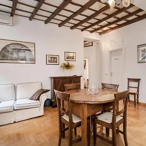Campo De' Fiori Apartment