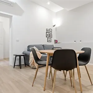 https://piazza-maggiore-white-apartment.emilia-romagnahotels.net